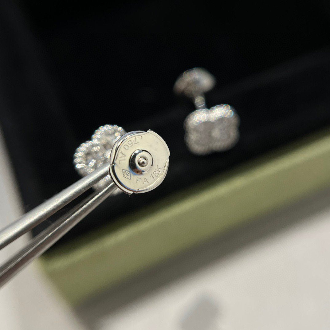 [Resenly Jewelry] クローバー ミニ ダイヤモンド スタッドピアス