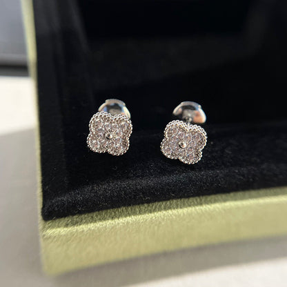 [Resenly Jewelry] クローバー ミニ ダイヤモンド スタッドピアス