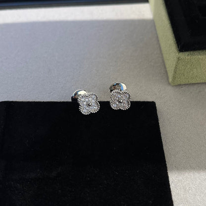 [Resenly Jewelry] クローバー ミニ ダイヤモンド スタッドピアス