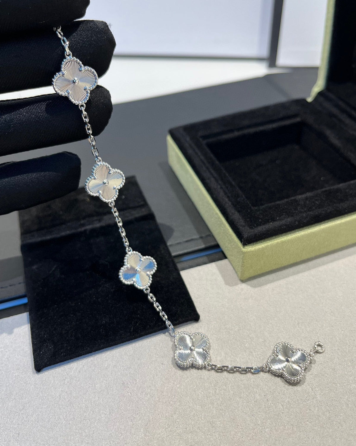 [Resenly Jewelry] CLOVER 5 MOTIF LASER BRACELET COLLECTION